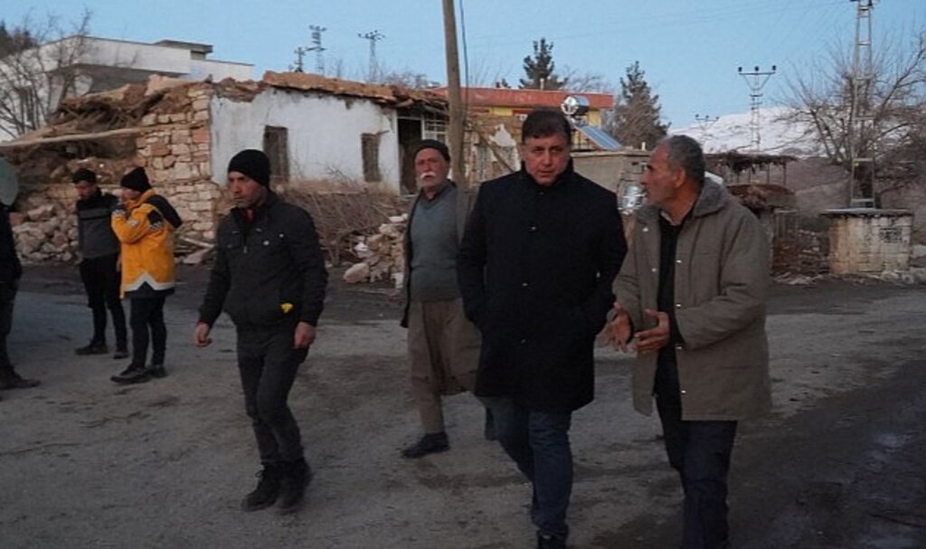 Tugay'dan deprem bölgesindeki hayvanlar için çağrı