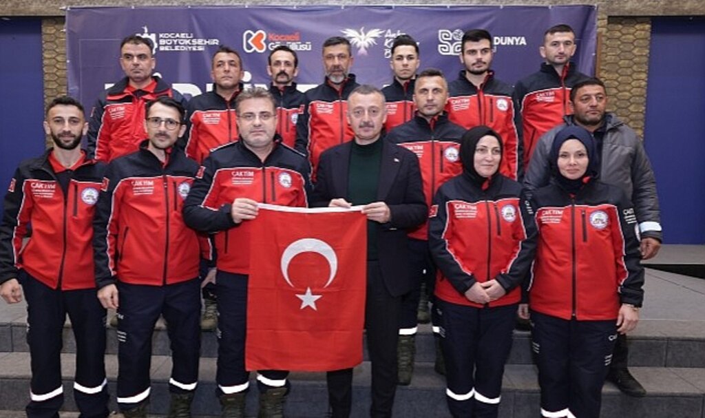 Başkan Büyükakın, arama-kurtarma ekipleriyle iftarda buluştu