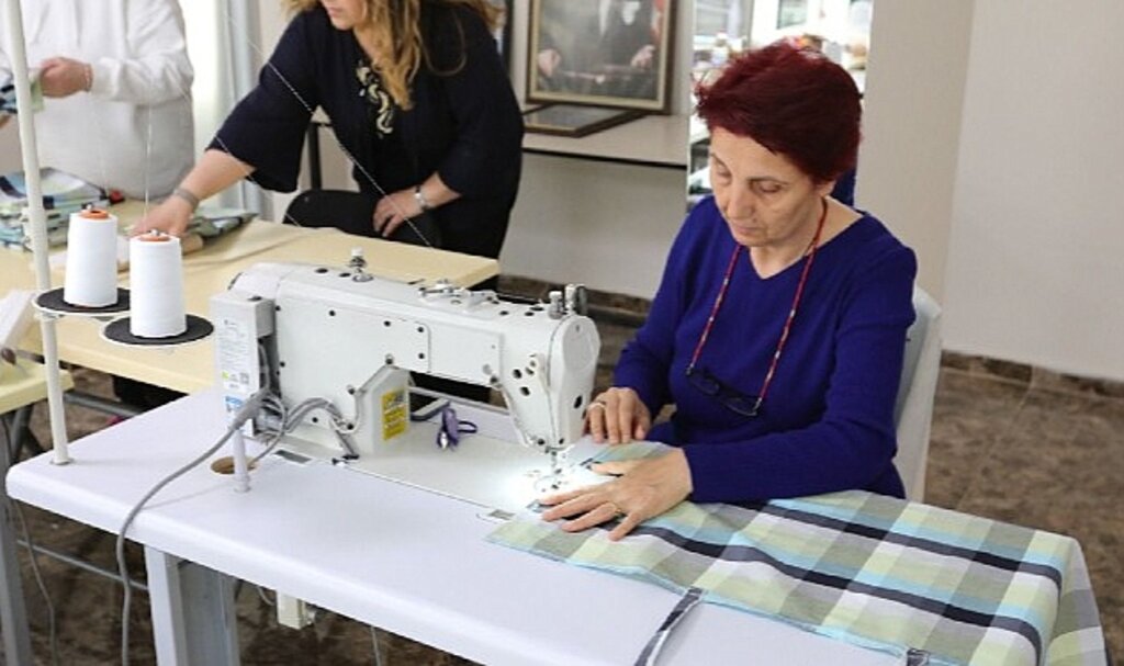 Bayraklılı kadınlardan deprem bölgesine destek sürüyor