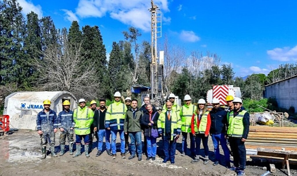 İzmir'in yerleşime uygun bölgeleri bu çalışmayla belirleniyor
