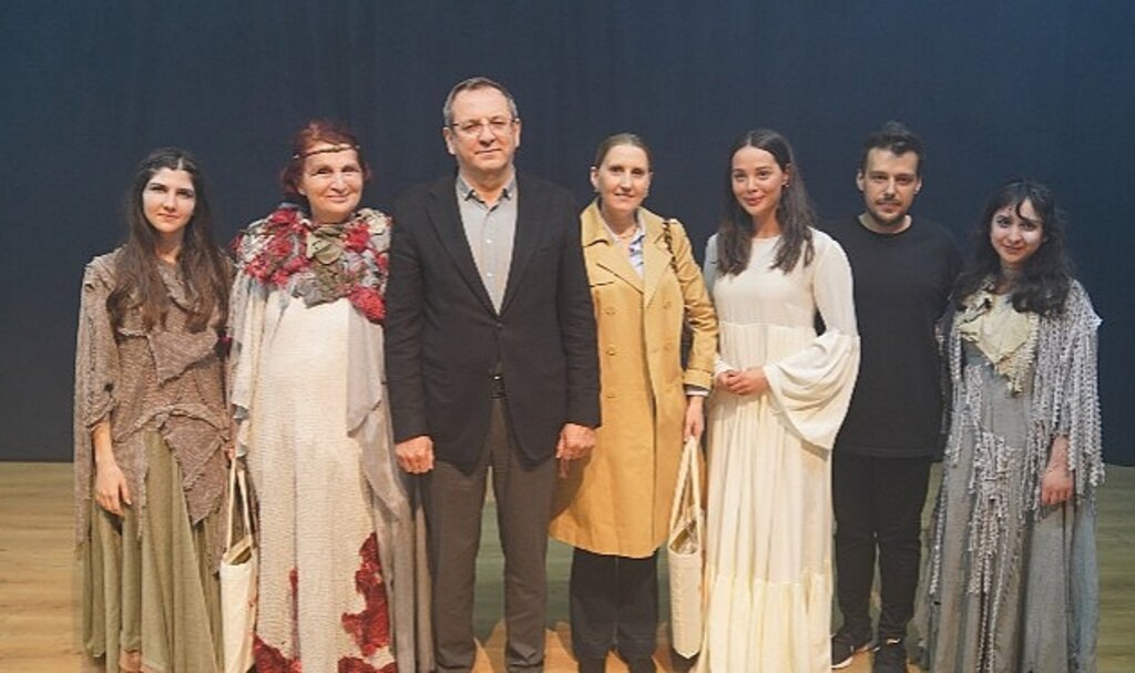 Kadın Oyunları Festivali'nden Ruhumuza Dokunan Açılış