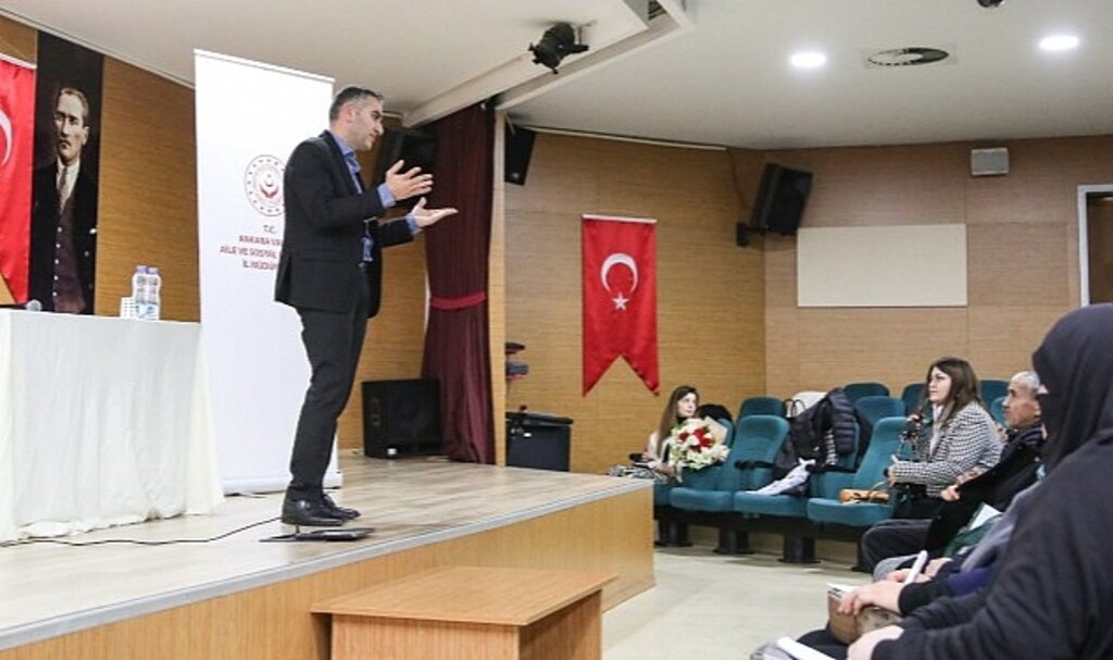 Keçiören'de Özel Bireylerin Ailelerine Eğitim