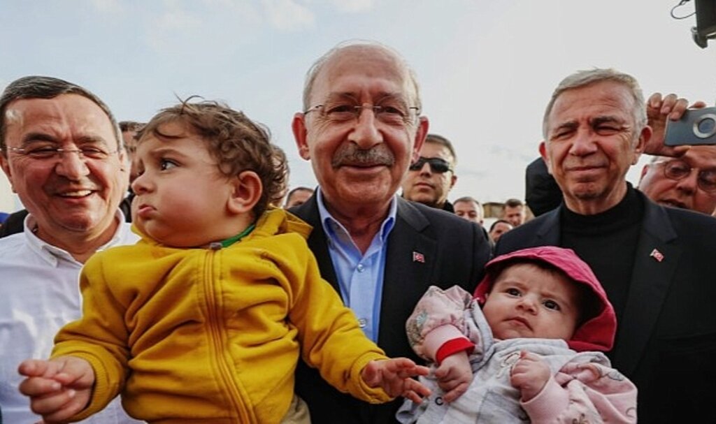 Kemal Kılıçdaroğlu Konak Belediyesi'nin çadır kentini ziyaret etti