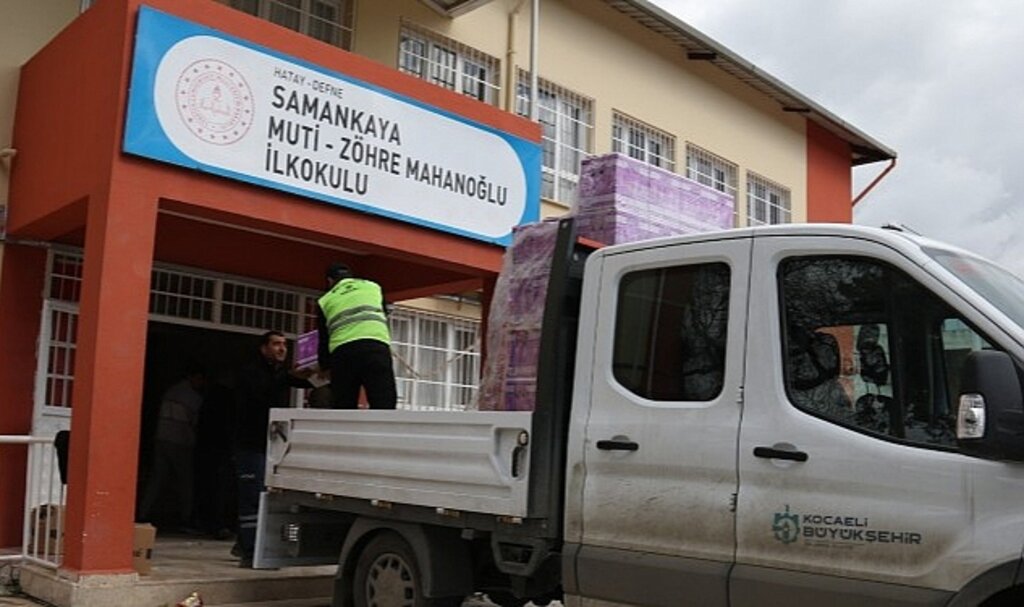 Kocaeli Büyükşehir, Defne'de canla başla çalışıyor