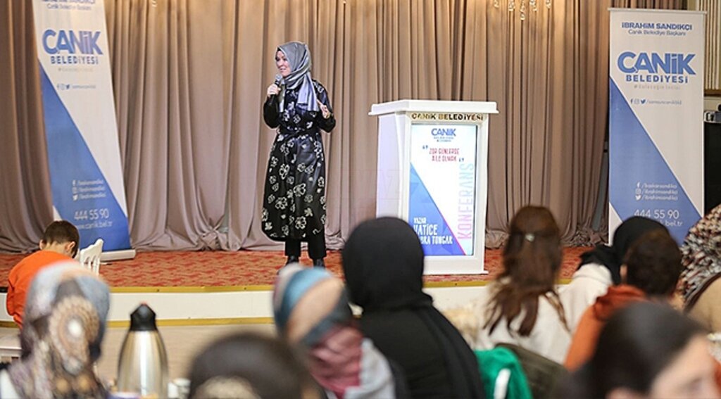 Yazar Hatice Kübra Tongar'dan Depremzede Kadınlara Özel Konferans