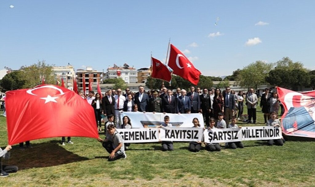 23 Nisan Ulusal Egemenlik ve Çocuk Bayramı Burhaniye'de coşku ile kutlandı