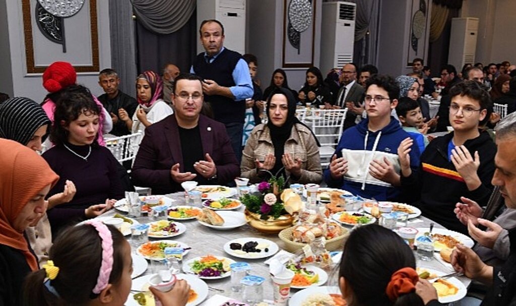 Başkan Kanar'' Ailemizin Birer Parçasısınız''