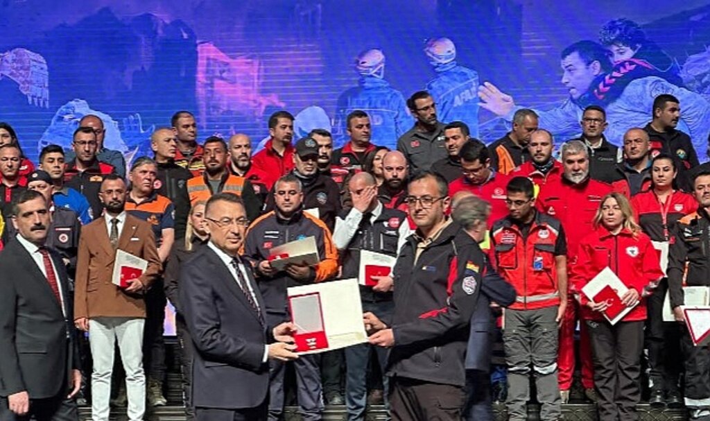 Deprem Felaketinin İsimsiz Kahramanlarına 'Üstün Fedakârlık Madalyası'