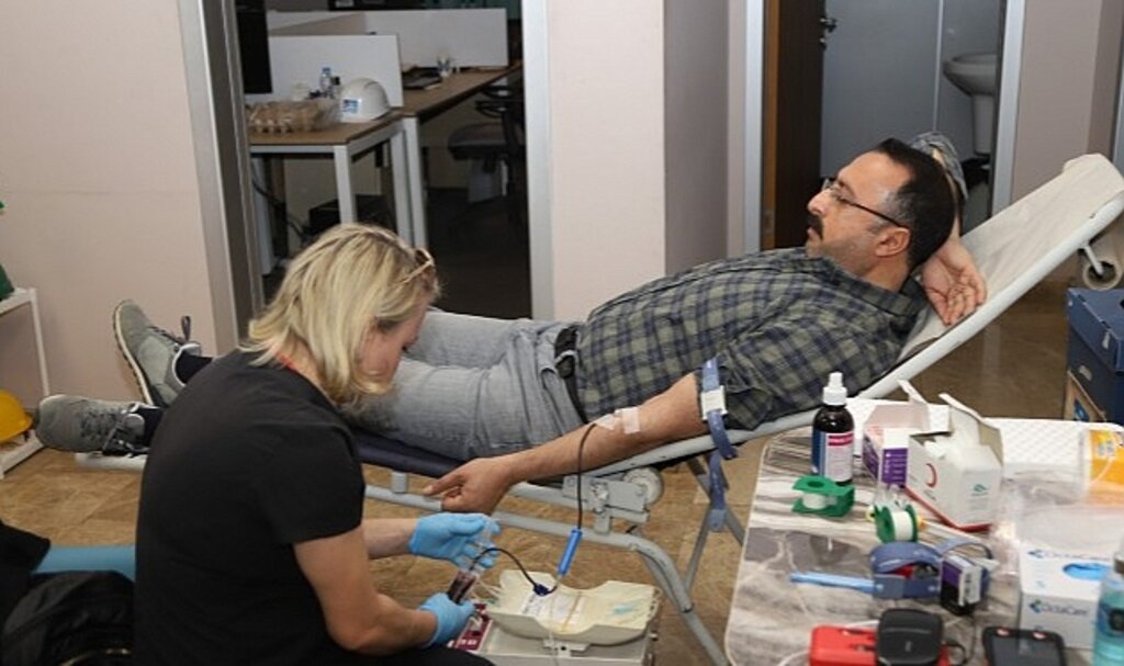 İSU Personeli Kızılay'a Kan Bağışında Bulundu