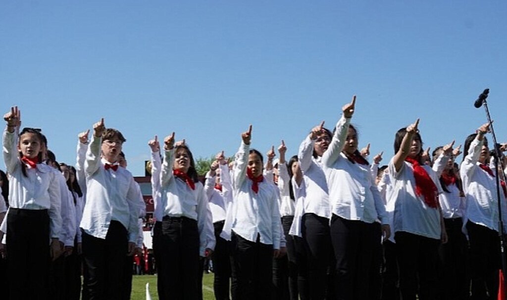 Lüleburgaz'da 23 Nisan stadyumda kutlandı!