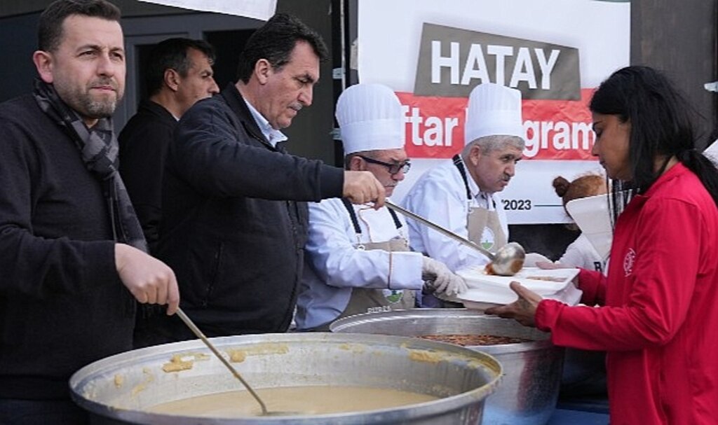 Osmangazi Belediyesi, Ramazan'ın bereketini deprem bölgesinde paylaşıyor