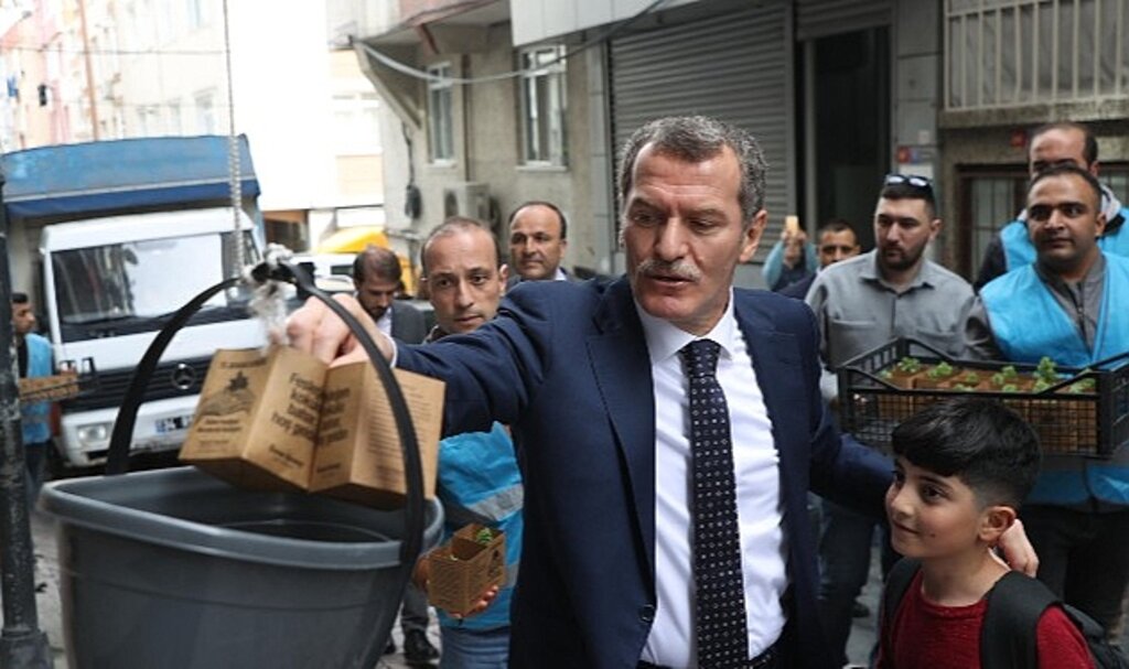 Zeytinburnu'na Bahar Fesleğenle Geldi