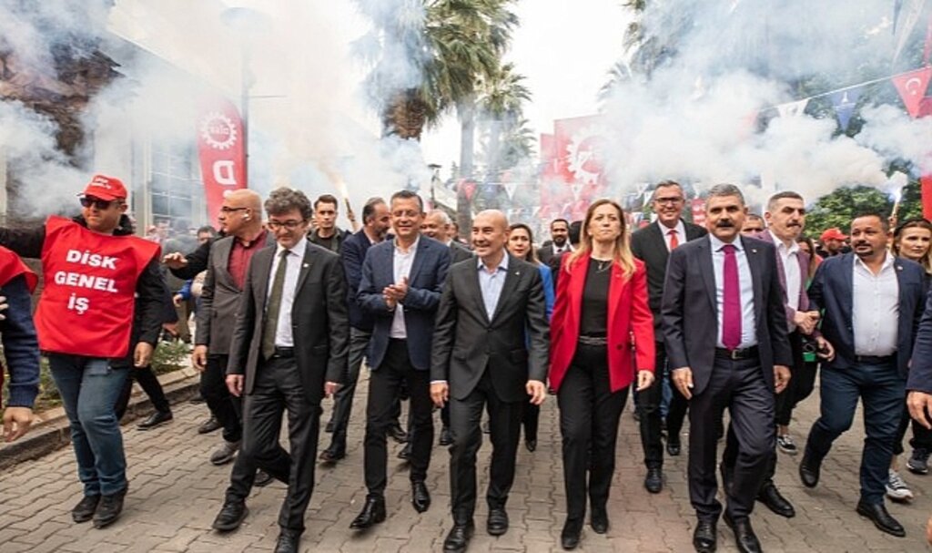 18 bin işçi toplu sözleşmeyi bayram havasında kutladı