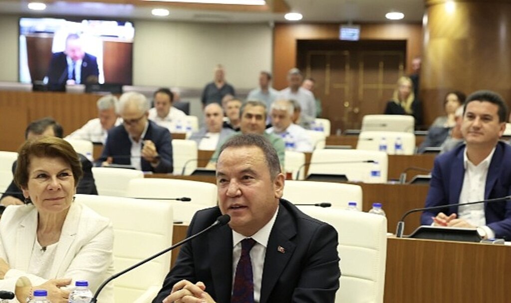 Antalya Büyükşehir ve ASAT'ın 2022 mali yılı kesin hesapları oy birliğiyle kabul edildi