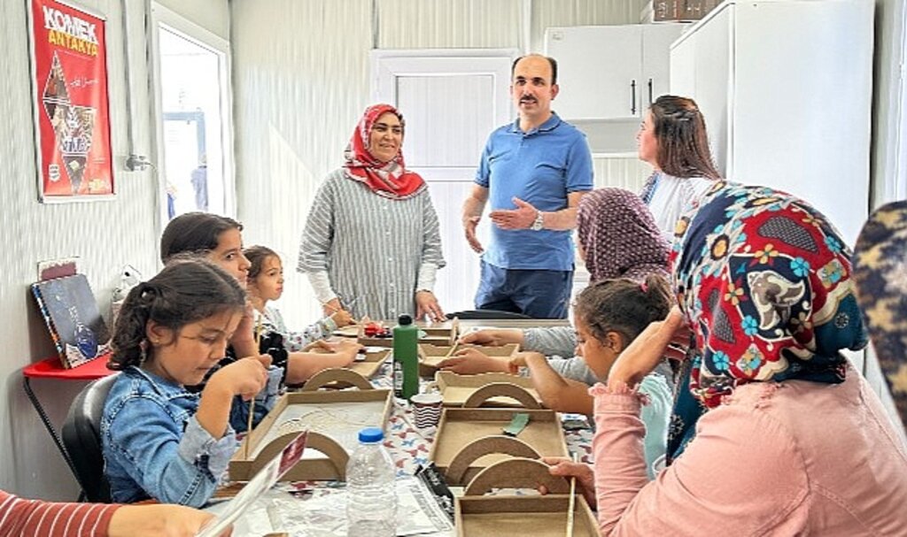 Başkan Altay Hatay'da Açılan Komek'te Depremzede Kursiyerlerle Buluştu