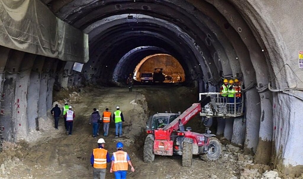 Buca Onat Tüneli'nin viyadük yolu 7 Mayıs'ta açılıyor