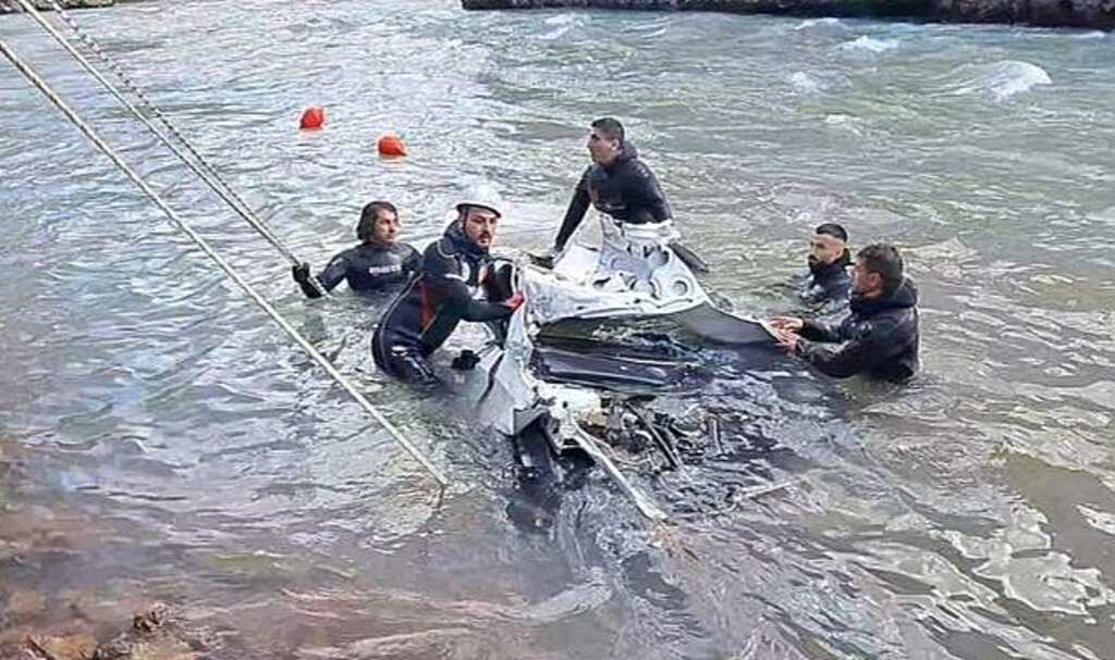 İzmir'den giden dalgıçlar Munzur Çayı'nda kaybolan 3 kişiyi arıyor