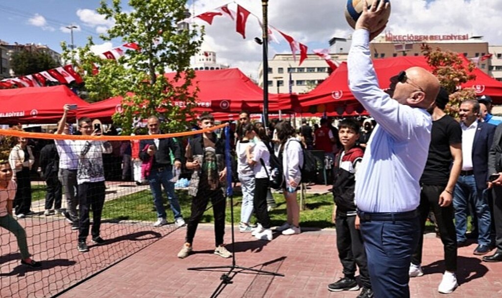 Keçiören'de Sosyal Medyadan Sosyal Meydana İnildi