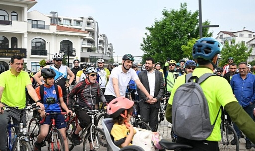 Kocaman'dan Gençlerle Bisiklet Turu