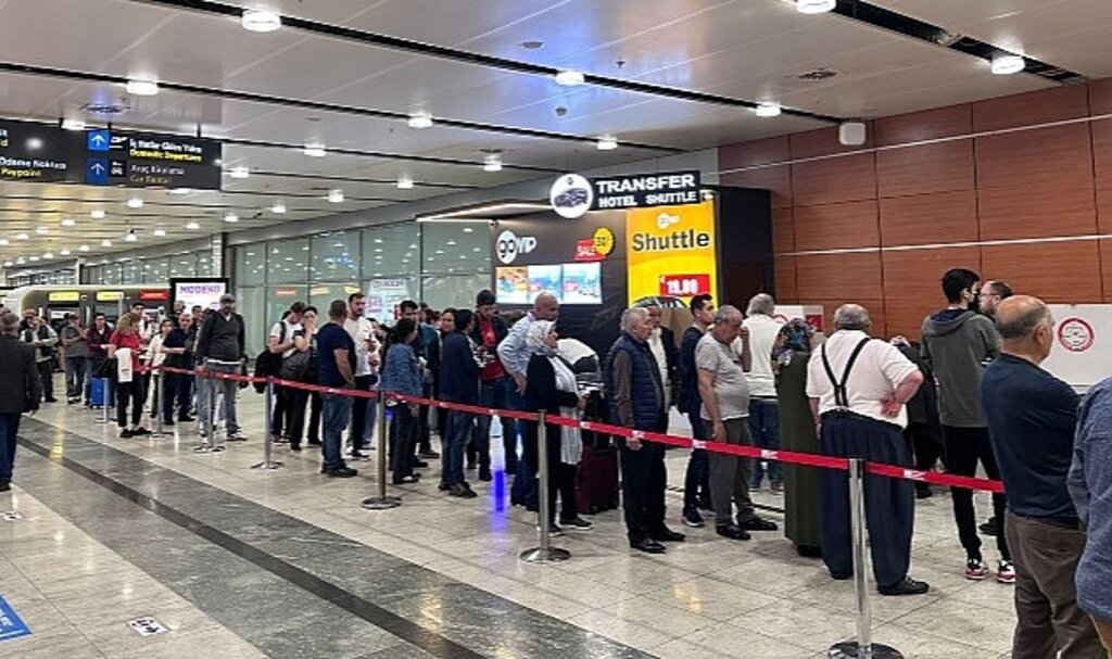 Sabiha Gökçen Havalimanı'nda Oy Kullanma İşlemi Devam Ediyor