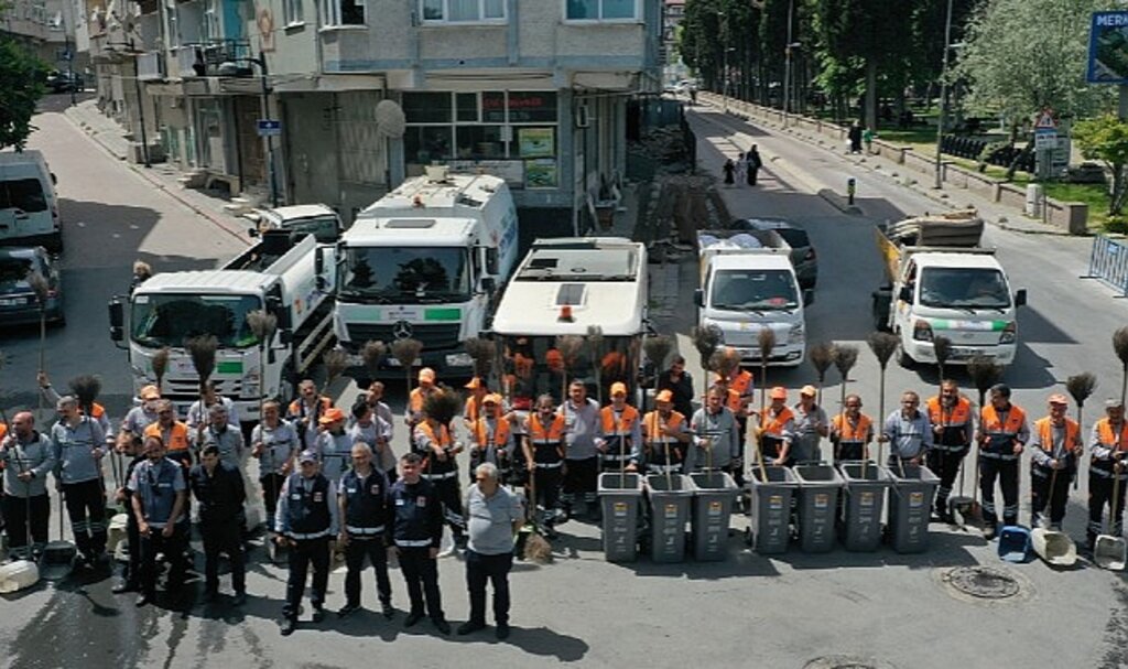 Zeytinburnu'nda Bahar Temizliği Devam Ediyor