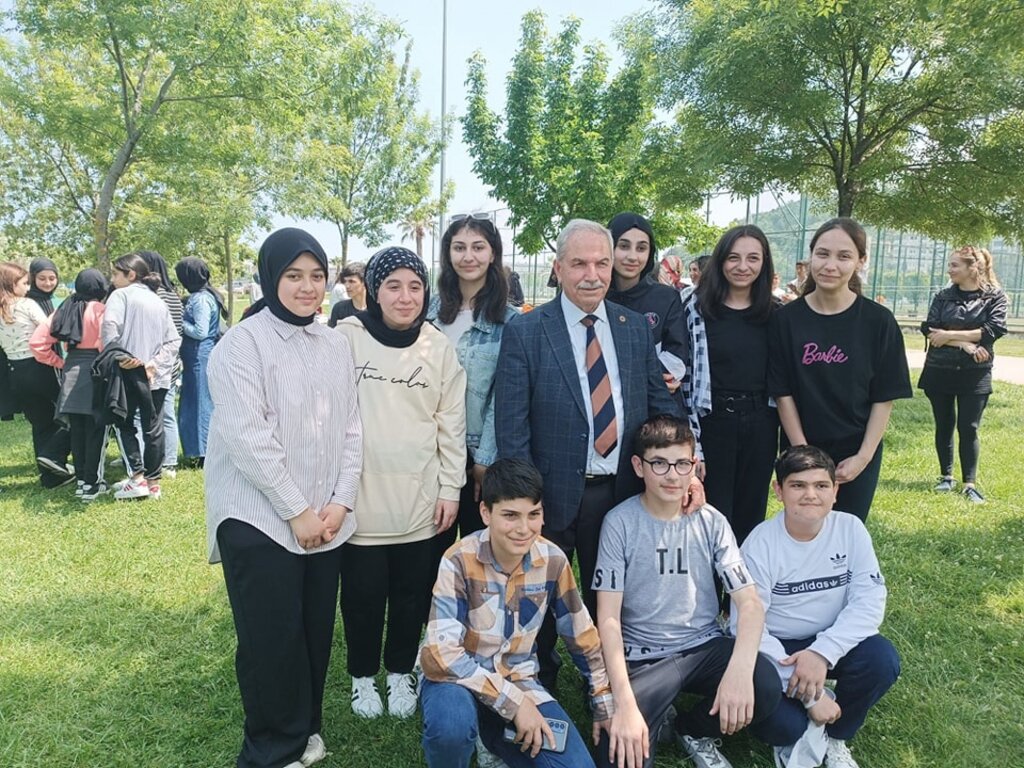 DEMİRTAŞ İLKEMLİ ÖĞRENCİLERİ SÜRPRİZ VEDA PİKNİĞİNDE BİR ARAYA GETİRDİ