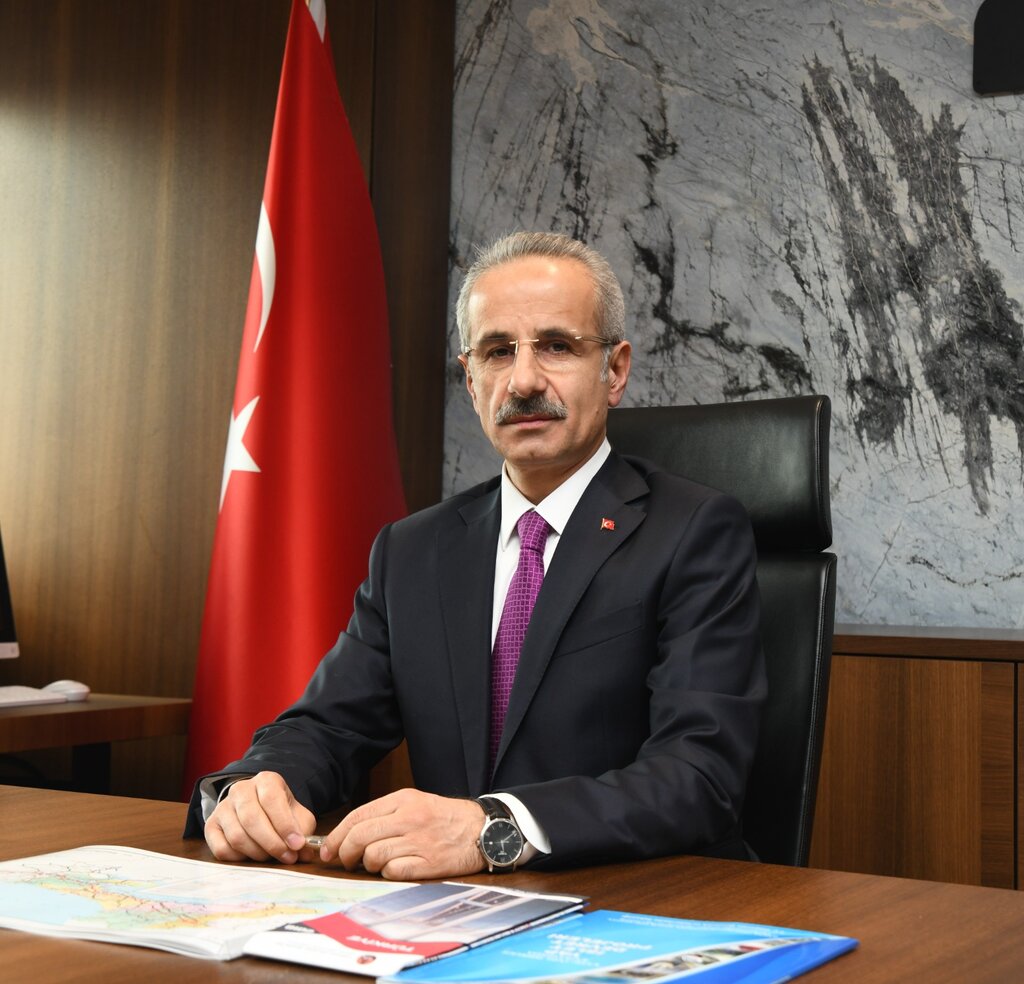 BAKAN URALOĞLU: ERCAN HAVAALANI DÜNYADA ÖRNEK PROJE OLACAK  