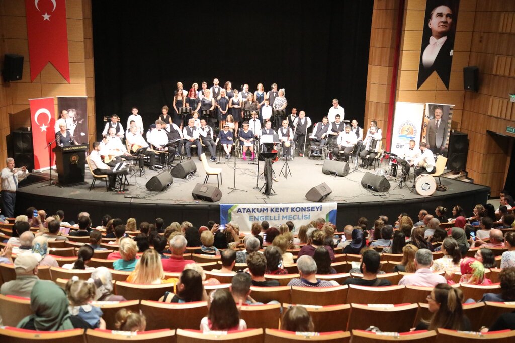 Özel çocuklar, 'Gökkuşağı Korosu'yla sahnede