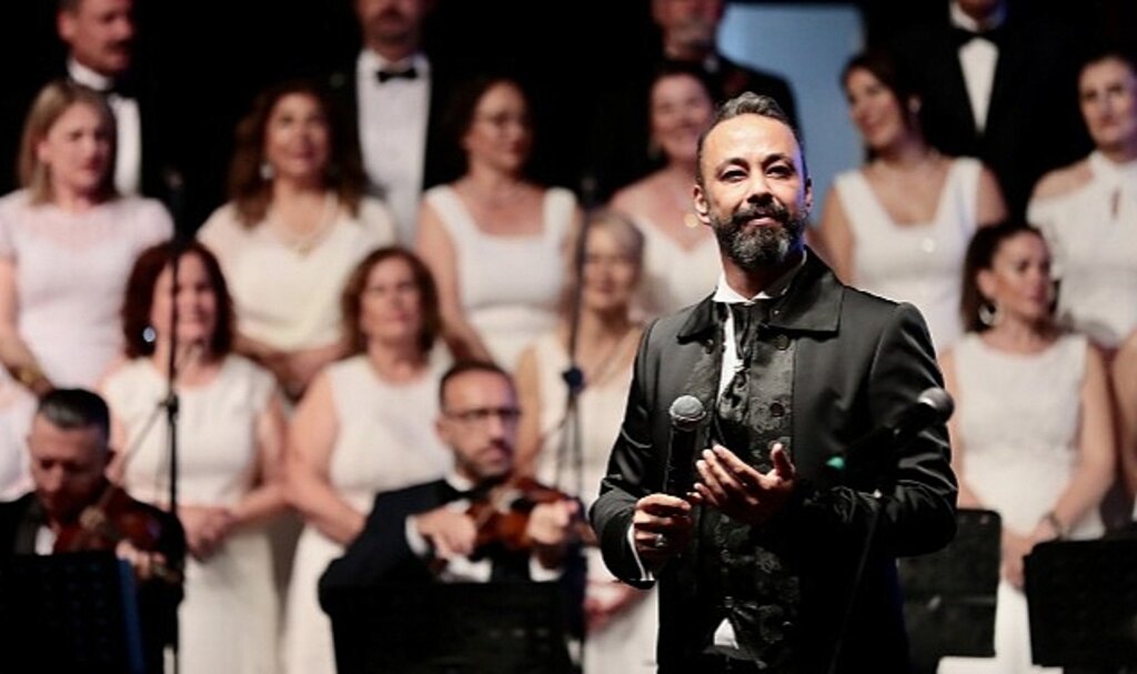 Aliağa Belediyesi Sanatevi TSM Korosu'ndan 'Unutulmaz Şarkılar'