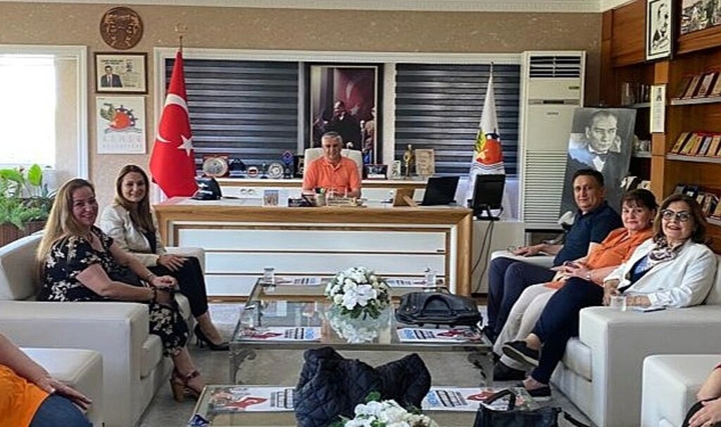 Antalya'nın kadın muhtarlarından Başkan Topaloğlu'na ziyaret