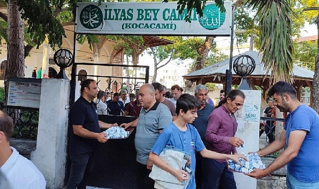 Aydın Büyükşehir Belediyesi vatandaşlarla bayramlaştı