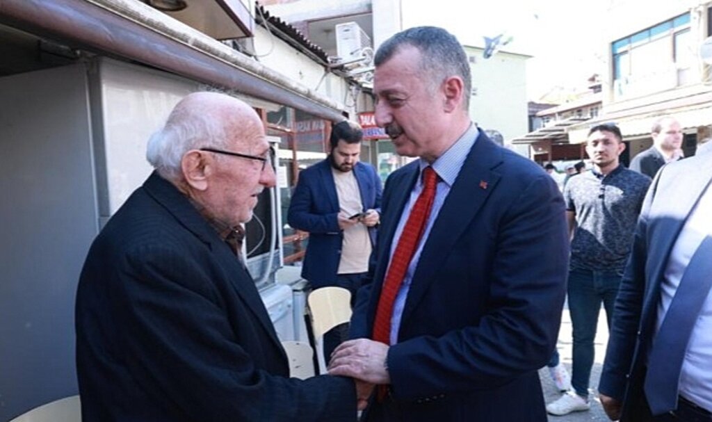 Başkan Büyükakın, Kandıra'da esnafı ziyaret etti