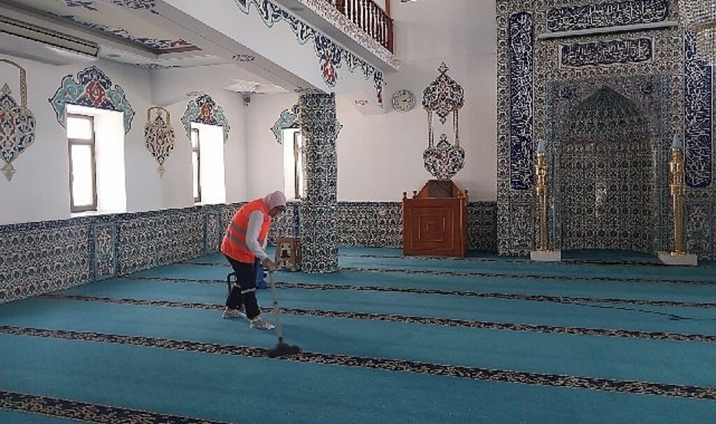 Camilerde bayram temizliği