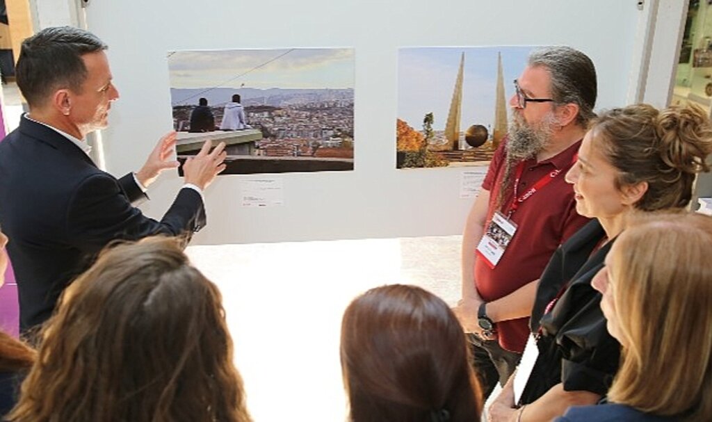 Canon, TOÇEV iş birliğiyle hayata geçirdiği Gençlik Programı'nın eserlerini bir sergiye dönüştürüyor