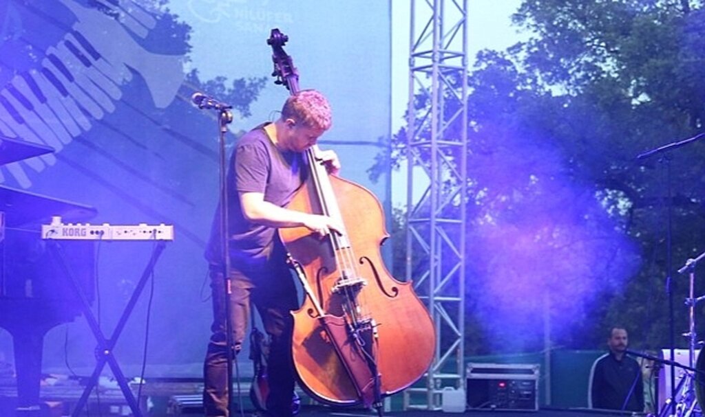 Caz tutkunları Nilüfer'de enstrümanların tınısıyla huzur buldu