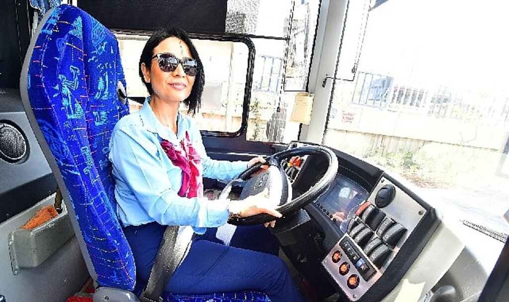 ESHOT'un kadın şoförlerinden yolcular da memnun
