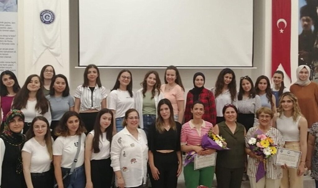 EÜ'de Tecrübeli Ebeler Mesleki Deneyimlerini Öğrencilerle Paylaştı