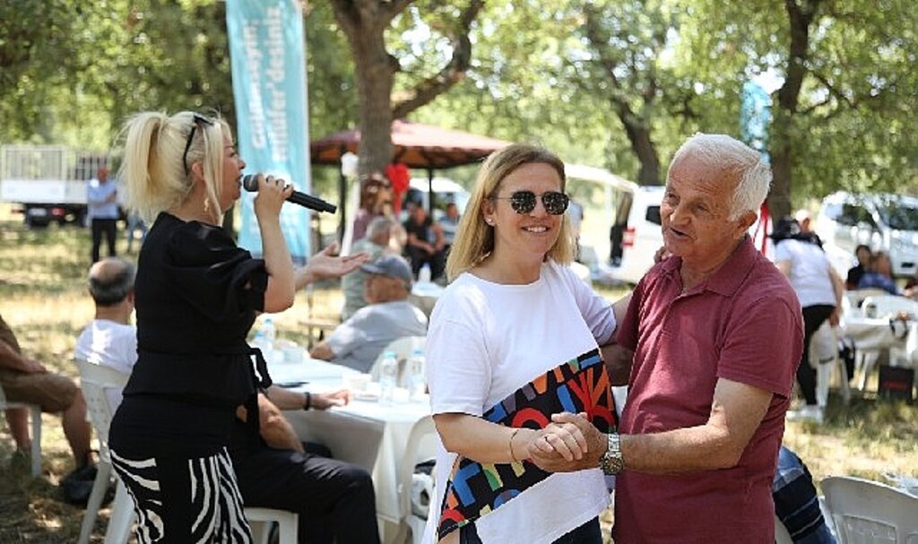 Güle oynaya yaza Merhaba