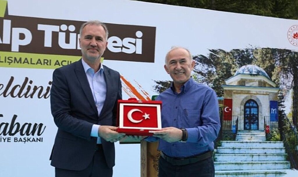 İnegöl'de Turgut Alp'e Torunlarından Vefa