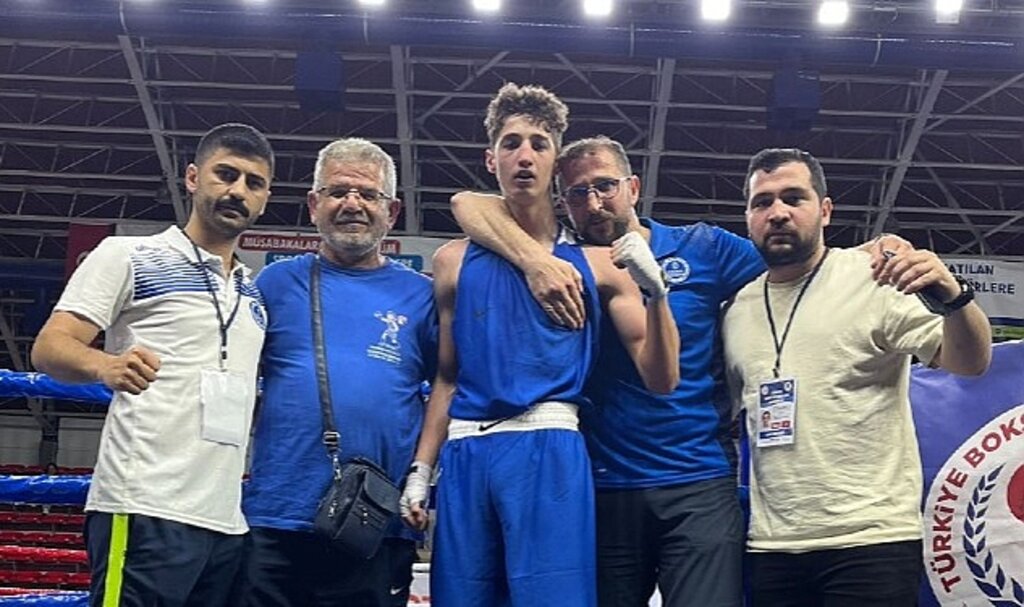 Kağıtsporlu boksörlerden 3 bronz