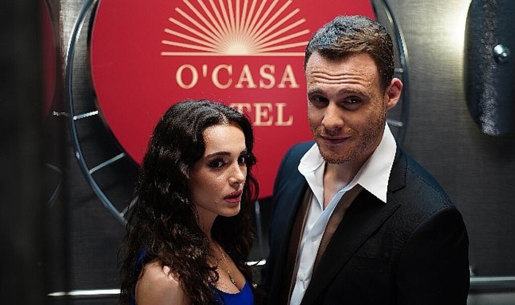 Kerem Bürsin ve Hafsanur Sancaktutan'ın başrollerinde yer aldığı 'Ya Çok Seversen' dizisinden ilk tanıtım yayınlandı!