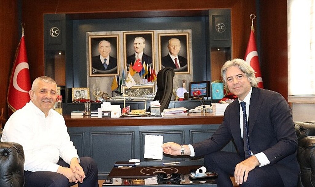 Milliyetçi Hareket Partisi İl Başkanı Şahin'den İzmir Kızılay'a Kurban bağışı