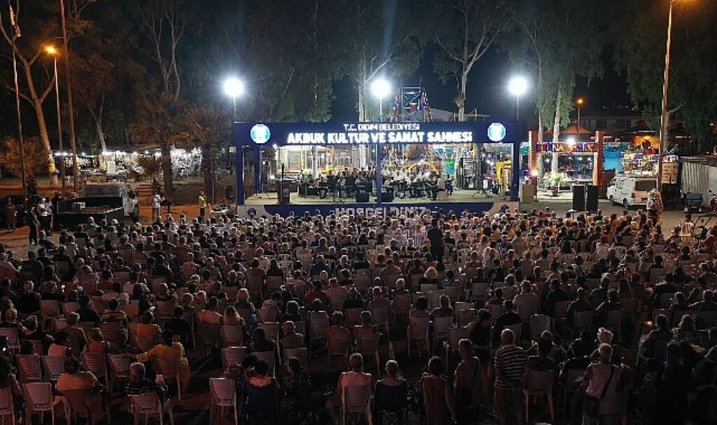 Akbük Türk Sanat Müziği Derneği'nin yaz konseri büyük beğeni topladı