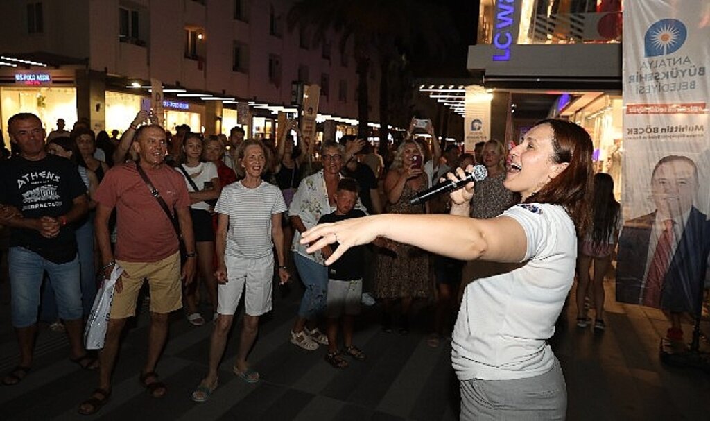 Antalya Büyükşehir Belediyesi'nin yaz etkinlikleri sürüyor