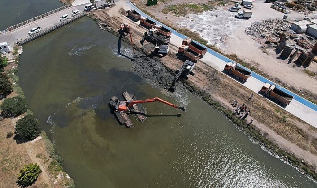 AOSB Deresi'nde temizlik çalışmaları sürüyor