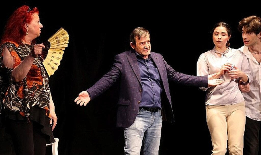 Aşk Her Zaman Güzeldir