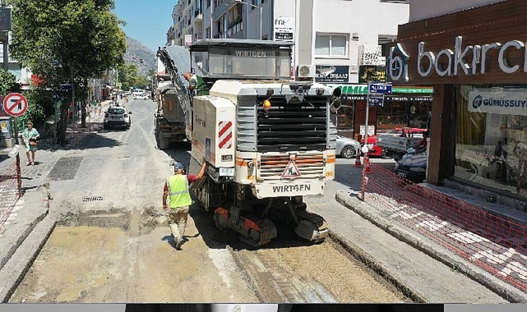 Aydın Büyükşehir Belediyesi Söke^'nin yollarını yeniliyor 