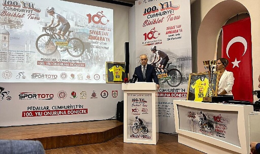 Cumhuriyet Bisiklet Turu'nda Müftüoğlu'ndan anlamlı jest