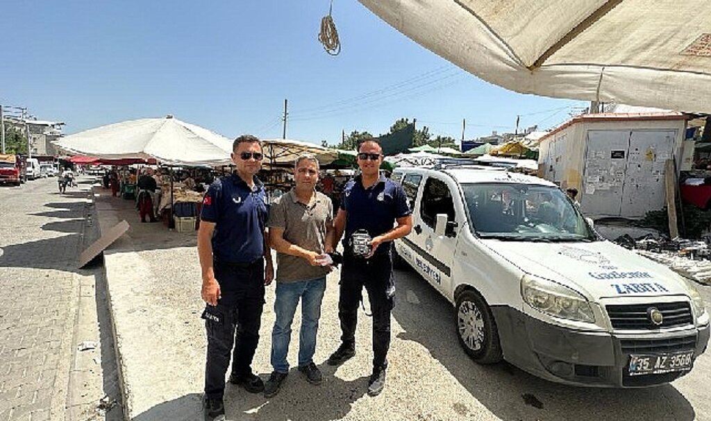 Gaziemir Belediyesi zabıtasından örnek davranış