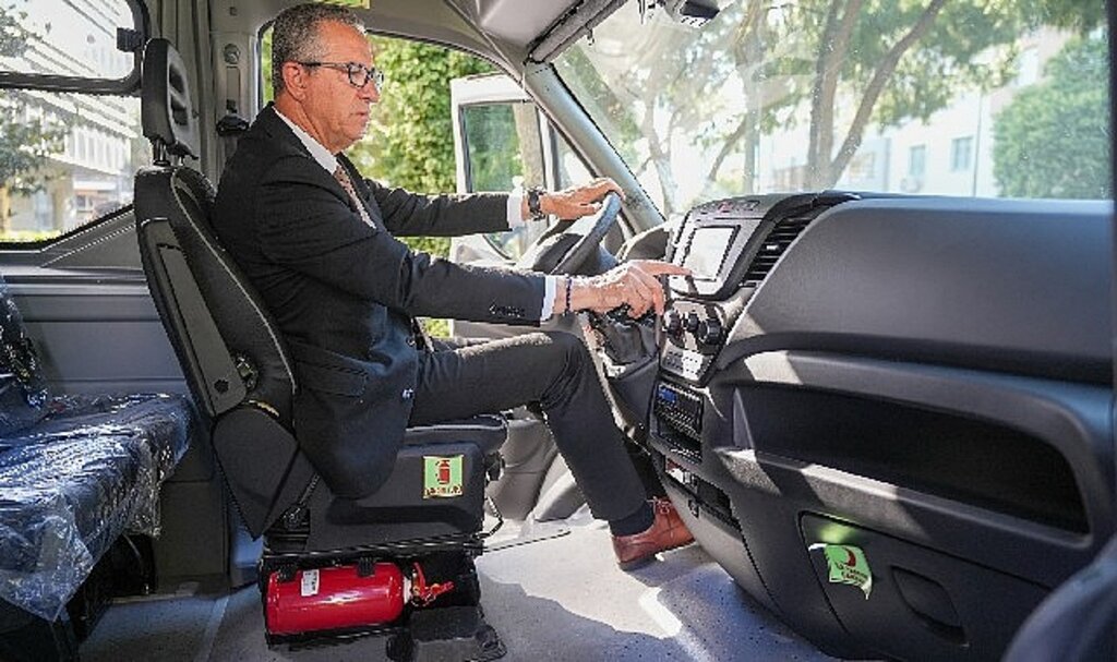 Gaziemir Belediyesi'ne yeni engelli aracı